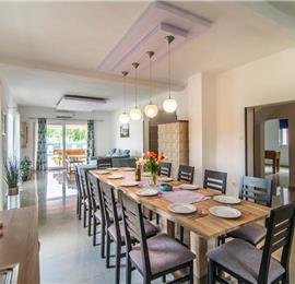 6 bedroom villa with pool near Sveti Lovrec and Poreč, sleeps 12